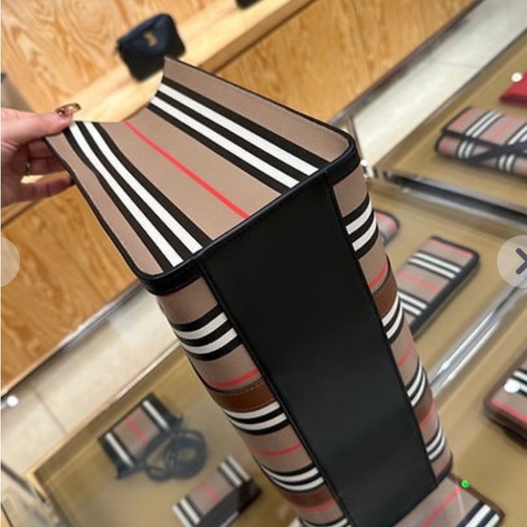 NWT Burberry Small Book Tote Archive Beige retails $1250 - Picture 16 of 16